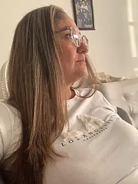 Snapshot of gabiTetas chatting on December 15, 2024, 8:15 pm gabiTetas online show from December 15, 2024, 8:15 pm