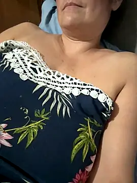 Snapshot of gabiTetas chatting on October 8, 2025, 8:28 pm gabiTetas online show from October 8, 2025, 8:28 pm