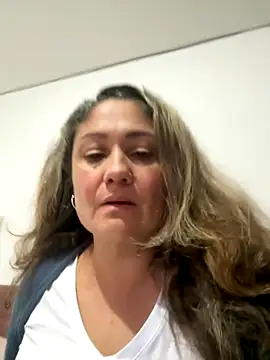 Snapshot of gabiTetas chatting on October 10, 2025, 10:20 pm gabiTetas online show from October 10, 2025, 10:20 pm