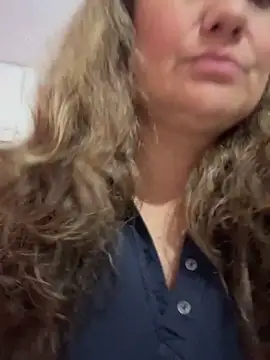 Snapshot of gabiTetas chatting on October 18, 2025, 10:43 pm gabiTetas online show from October 18, 2025, 10:43 pm