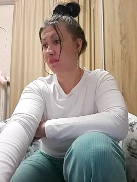 Snapshot of ROXOLANAA_SEXY chatting on January 31, 2026, 7:23 pm ROXOLANAA SEXY online show from January 31, 2026, 7:23 pm