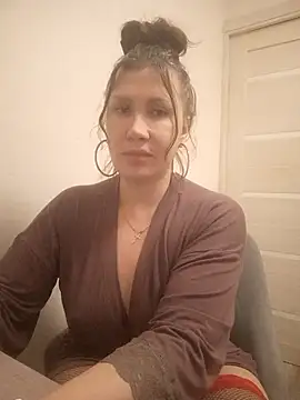 Snapshot of ROXOLANAA_SEXY chatting on February 13, 2026, 8:49 pm ROXOLANAA SEXY online show from February 13, 2026, 8:49 pm