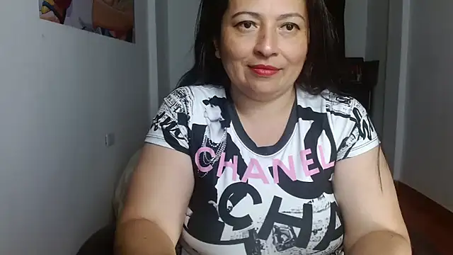 Victoriaevans1 online show from May 4, 2026, 5:31 pm