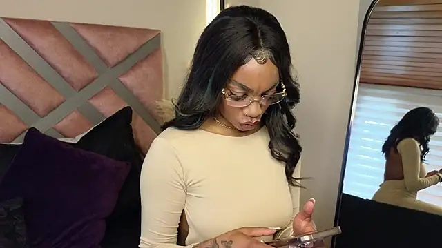 emely brandon online show from March 14, 2025, 7:44 pm