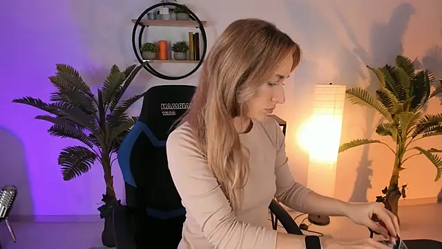 RebeccaMartinez online show from February 16, 2025, 5:15 am