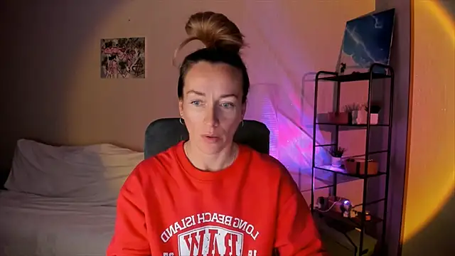 RebeccaMartinez online show from October 12, 2025, 8:57 am