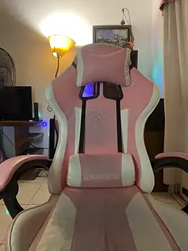 LittleBabyCat22 online show from December 18, 2025, 3:56 am