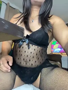 Snapshot of mommycum69_ chatting on May 3, 2026, 4:29 am mommycum69 online show from May 3, 2026, 4:29 am
