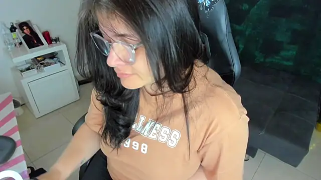 BellaFlaming online show from January 24, 2025, 11:48 am