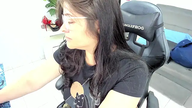 BellaFlaming online show from February 25, 2025, 11:08 am