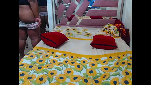 chocolatehot04 online show from September 14, 2025, 6:34 am