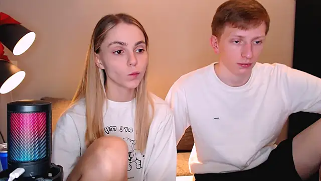 juliaanddima online show from December 13, 2025, 10:26 pm