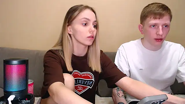 juliaanddima online show from March 24, 2026, 10:48 pm