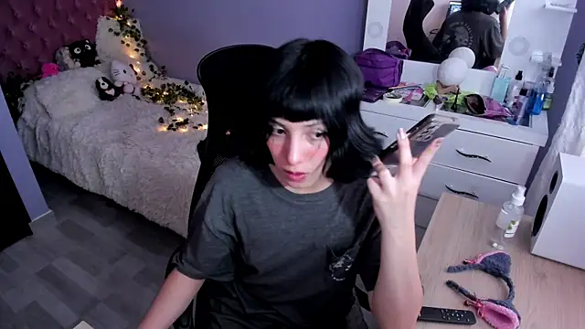 Snapshot of Room312_ chatting on December 5, 2024, 8:33 pm Room312 online show from December 5, 2024, 8:33 pm