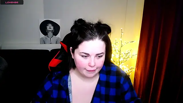 Emily Mo online show from February 1, 2025, 9:43 am