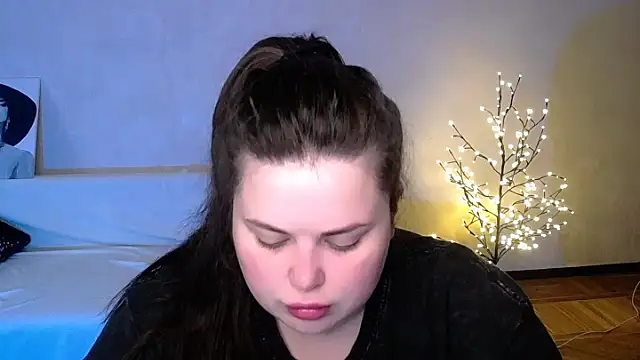 Snapshot of Emily_Mo chatting on June 4, 2026, 5:46 am Emily Mo online show from June 4, 2026, 5:46 am