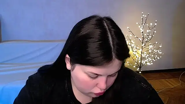 Snapshot of Emily_Mo chatting on June 5, 2026, 6:52 am Emily Mo online show from June 5, 2026, 6:52 am