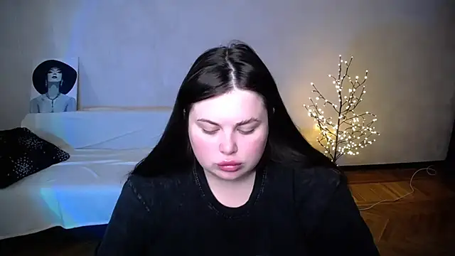 Snapshot of Emily_Mo chatting on June 6, 2026, 5:56 am Emily Mo online show from June 6, 2026, 5:56 am