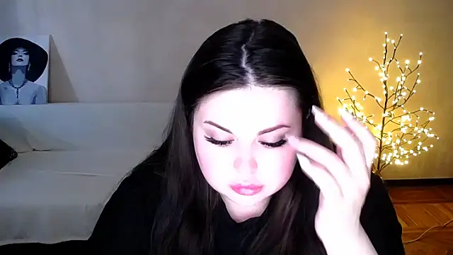 Snapshot of Emily_Mo chatting on June 12, 2026, 5:50 am Emily Mo online show from June 12, 2026, 5:50 am