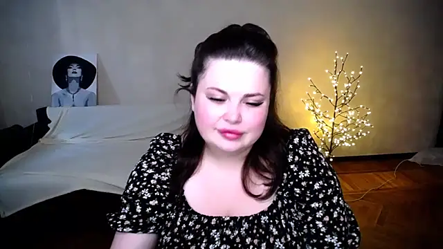 Snapshot of Emily_Mo chatting on June 14, 2026, 5:53 am Emily Mo online show from June 14, 2026, 5:53 am
