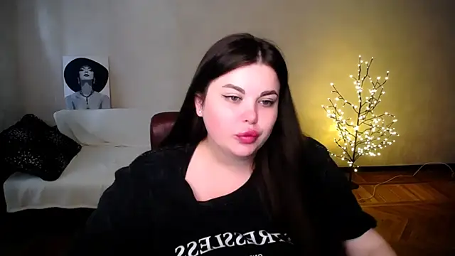 Snapshot of Emily_Mo chatting on June 19, 2026, 5:56 am Emily Mo online show from June 19, 2026, 5:56 am