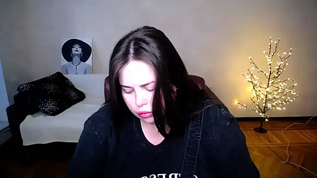 Snapshot of Emily_Mo chatting on June 23, 2026, 5:49 am Emily Mo online show from June 23, 2026, 5:49 am