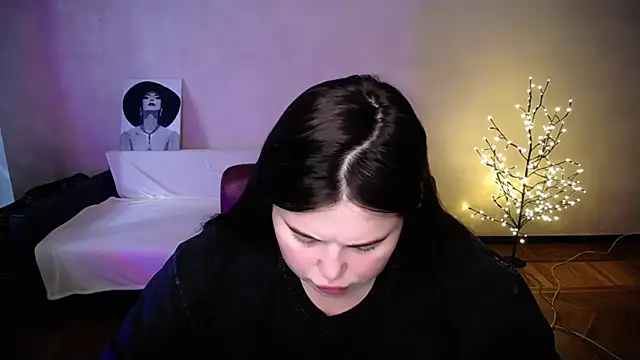 Snapshot of Emily_Mo chatting on June 26, 2026, 5:56 am Emily Mo online show from June 26, 2026, 5:56 am