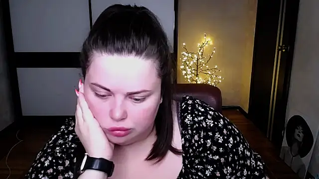 Snapshot of Emily_Mo chatting on July 15, 2026, 5:45 am Emily Mo online show from July 15, 2026, 5:45 am