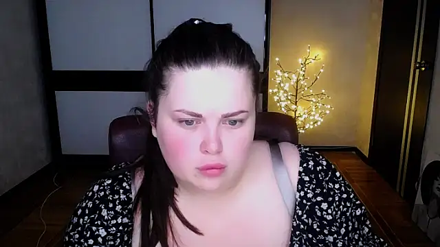 Snapshot of Emily_Mo chatting on July 19, 2026, 5:44 am Emily Mo online show from July 19, 2026, 5:44 am
