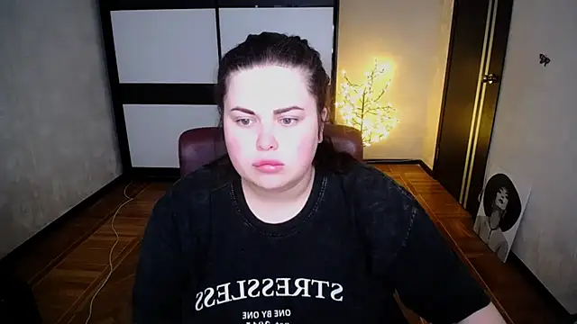 Snapshot of Emily_Mo chatting on July 22, 2026, 5:54 am Emily Mo online show from July 22, 2026, 5:54 am