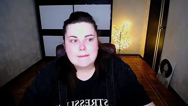 Snapshot of Emily_Mo chatting on July 25, 2026, 5:38 am Emily Mo online show from July 25, 2026, 5:38 am
