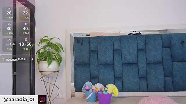 Anais aradia online show from April 3, 2026, 8:40 pm