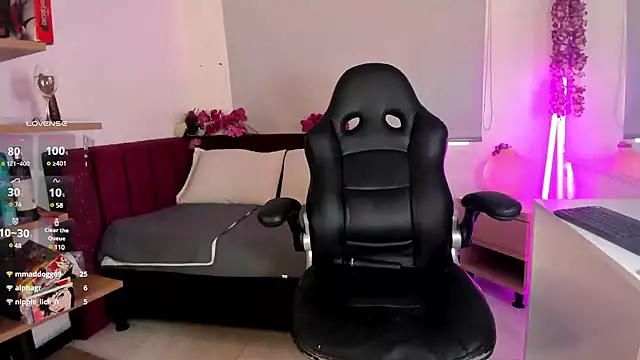 mia thompsonn  online show from January 24, 2025, 5:32 pm