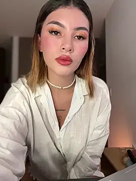 Snapshot of Your_Honeey chatting on January 16, 2025, 12:45 am Your Honeey online show from January 16, 2025, 12:45 am