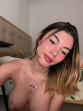 Snapshot of Your_Honeey chatting on January 25, 2025, 11:32 pm Your Honeey online show from January 25, 2025, 11:32 pm