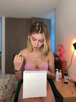 Snapshot of Your_Honeey chatting on February 18, 2025, 9:20 pm Your Honeey online show from February 18, 2025, 9:20 pm