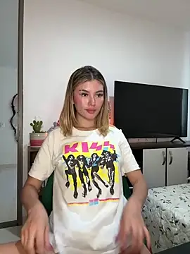 Snapshot of Your_Honeey chatting on March 16, 2025, 9:16 pm Your Honeey online show from March 16, 2025, 9:16 pm