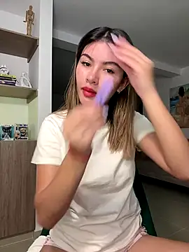 Snapshot of Your_Honeey chatting on October 21, 2025, 3:18 am Your Honeey online show from October 21, 2025, 3:18 am