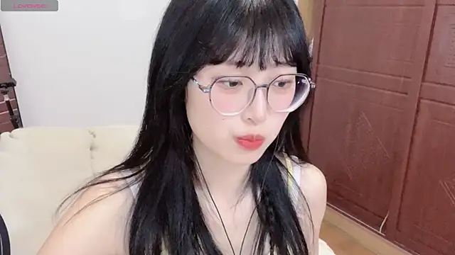 4uoki online show from March 22, 2025, 3:53 pm