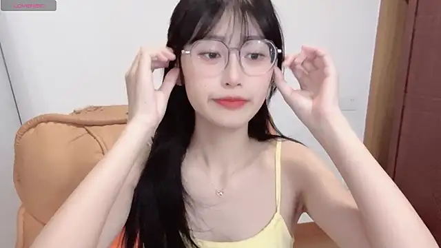 4uoki online show from October 12, 2025, 1:43 pm