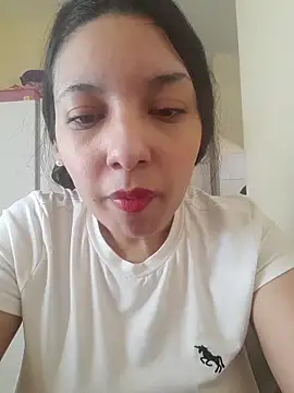 Snapshot of DianiQueenn chatting on April 22, 2026, 2:51 pm DianiQueenn online show from April 22, 2026, 2:51 pm