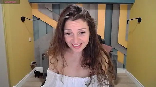 EllaLong online show from December 31, 2024, 3:42 pm