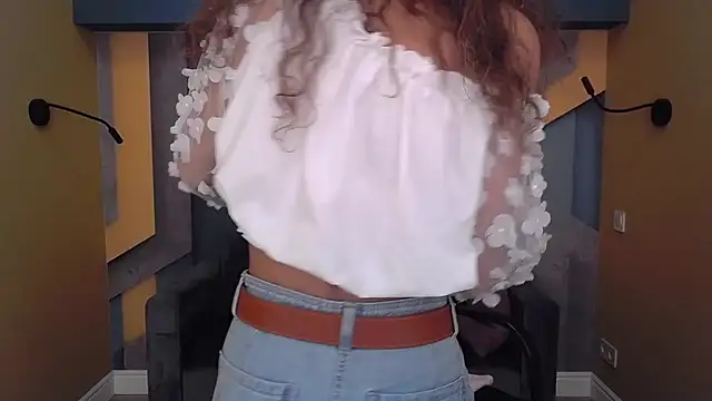 EllaLong online show from September 17, 2025, 11:34 am