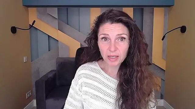 EllaLong online show from September 29, 2025, 11:37 am