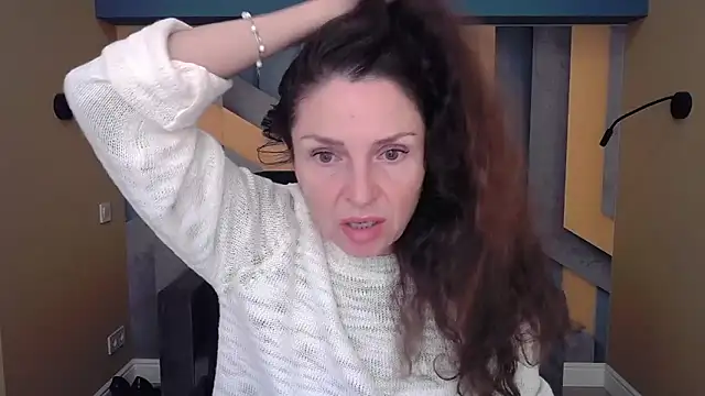 EllaLong online show from October 9, 2025, 11:41 am