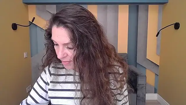 EllaLong online show from October 26, 2025, 12:33 pm