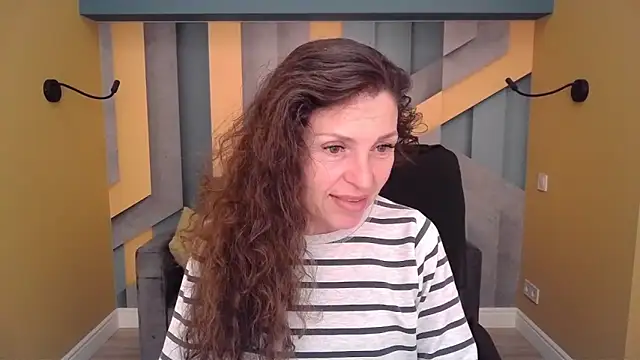 EllaLong online show from April 14, 2026, 11:27 am