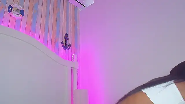 Snapshot of NaiaGils chatting on February 18, 2025, 6:47 pm NaiaGils online show from February 18, 2025, 6:47 pm