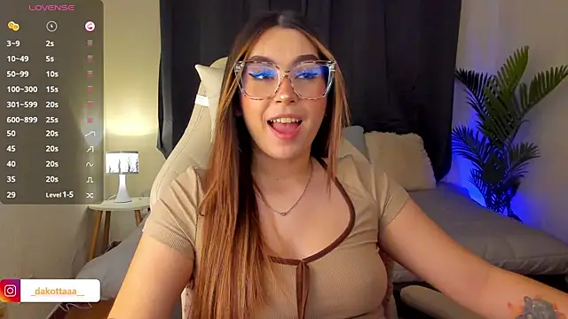 dakottaa  online show from October 11, 2025, 11:03 pm