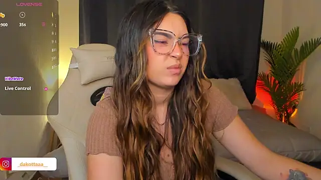 dakottaa  online show from March 24, 2026, 11:32 pm